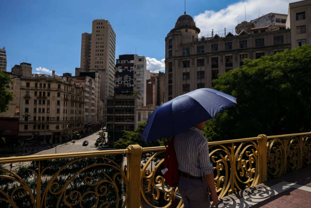 SP terá dia quente neste domingo antes de frente fria - 26/04/2026 - Cotidiano