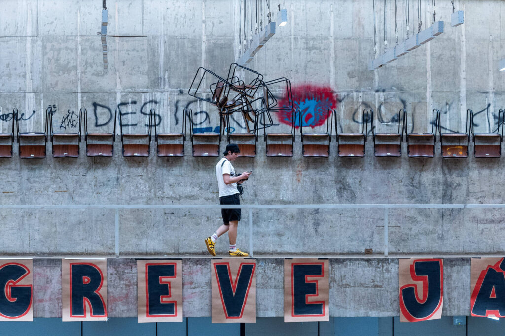 Servidores rejeitam proposta da USP para encerrar greve - 22/04/2026 - Educação