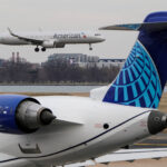 United Airlines propôs fusão com American Airlines - 14/04/2026 - Economia