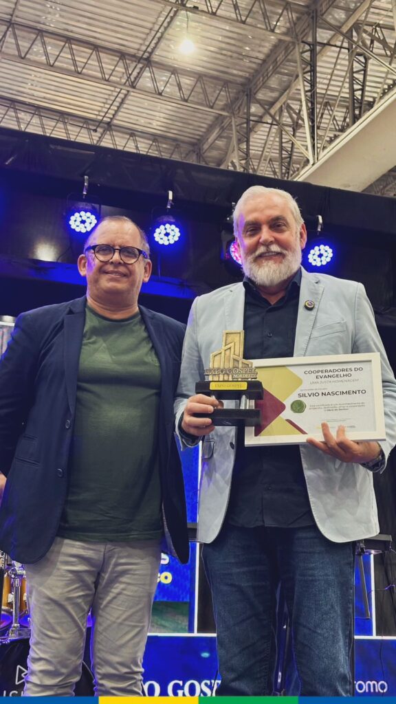 Vereador Silvio Nascimento recebe honraria “Cooperadores do Evangelho” durante a Expo Gospel Nordeste, no Recife