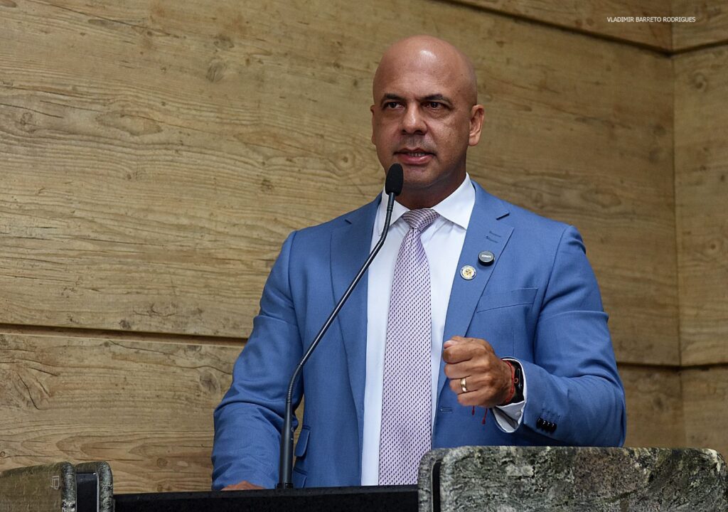 Anderson Correia propõe projeto que prevê multa de até R$ 50 mil para quem praticar zoofilia em Caruaru