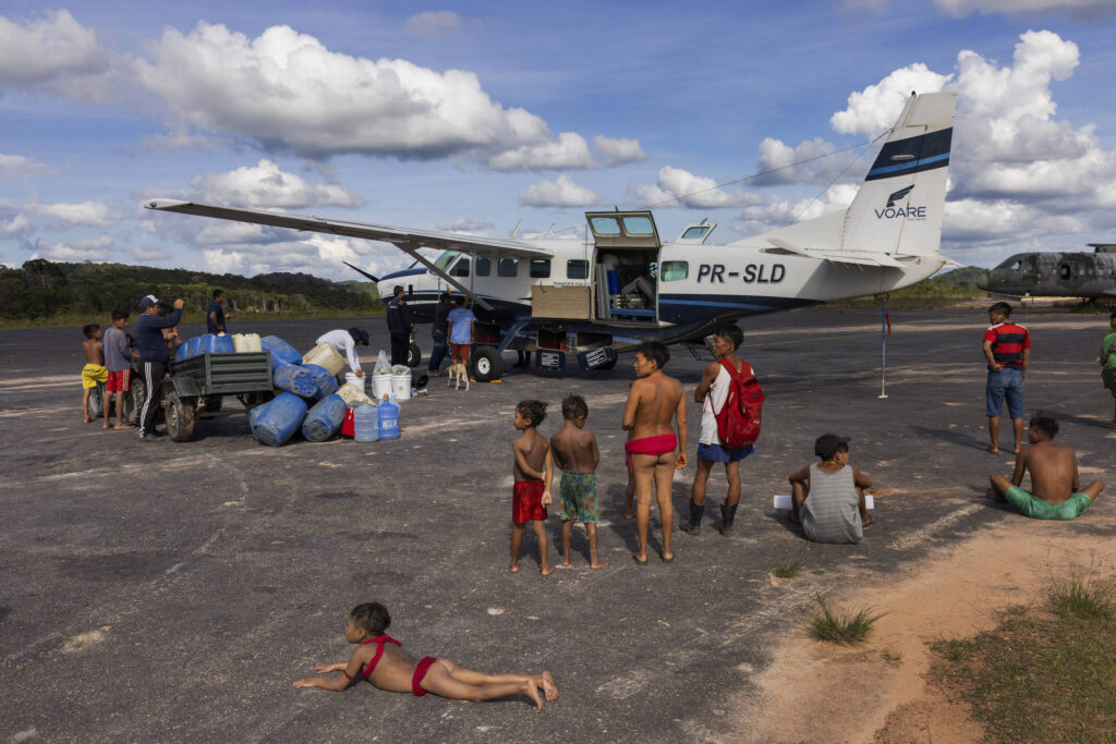 Caem remoções de yanomamis por fome, mas aumentam por arma - 13/05/2026 - Cotidiano