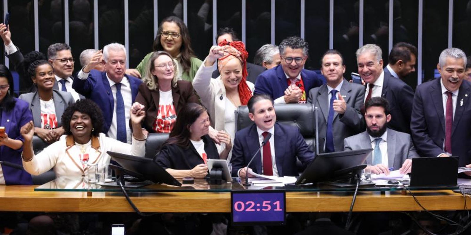 Câmara aprova, em dois turnos, a PEC pelo fim da escala 6x1