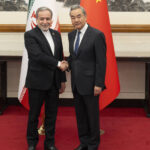 Chanceler do Irã viaja à China às vésperas de encontro entre Trump e Xi - 06/05/2026 - Mundo