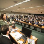 Em encontro com prefeitos e a bancada federal em Brasília, governadora Raquel Lyra destaca parceria com municípios