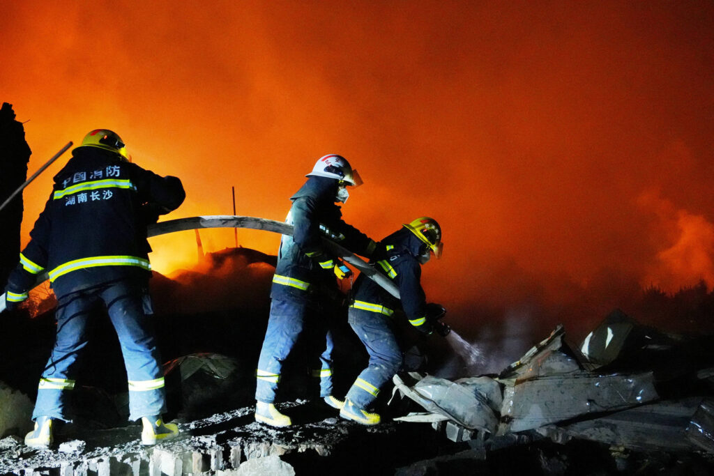Explosão em fábrica de fogos mata 21 pessoas na China - 05/05/2026 - Mundo