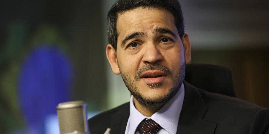 Lula diz que vai indicar novamente Messias ao STF