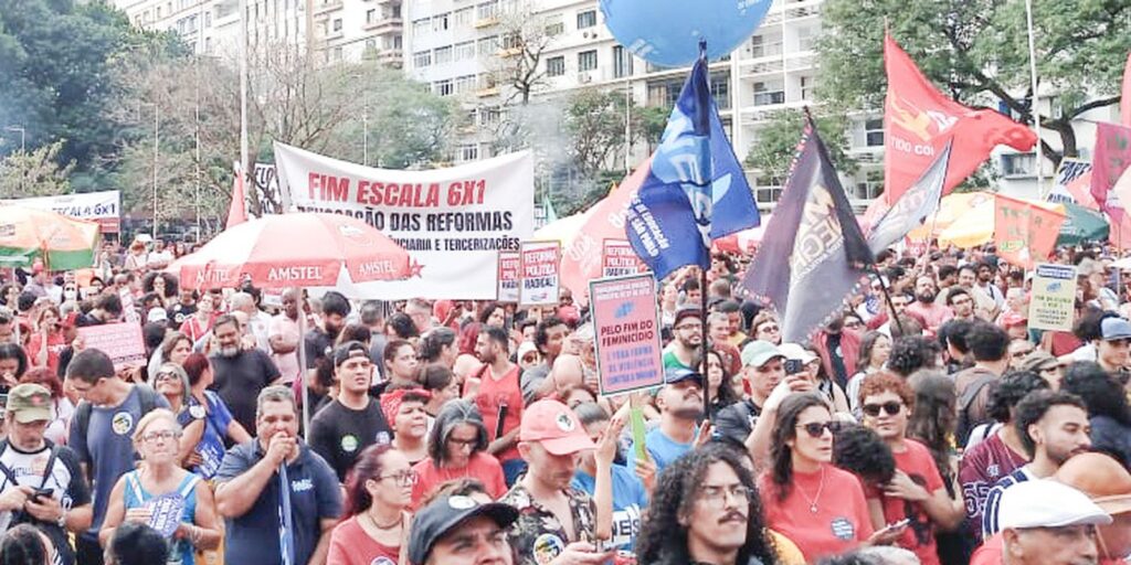 Manifestação em SP pede fim da escala 6x1 e ações contra o feminicídio