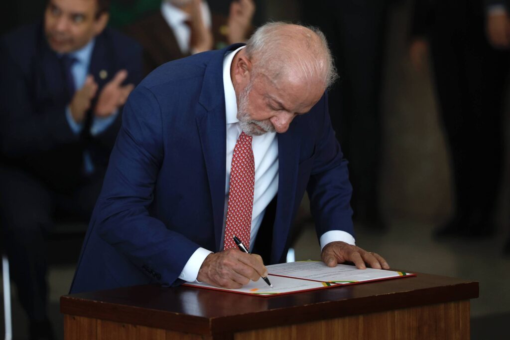 Plataformas terão 2 h para retirar conteúdo íntimo vazado - 20/05/2026 - Cotidiano