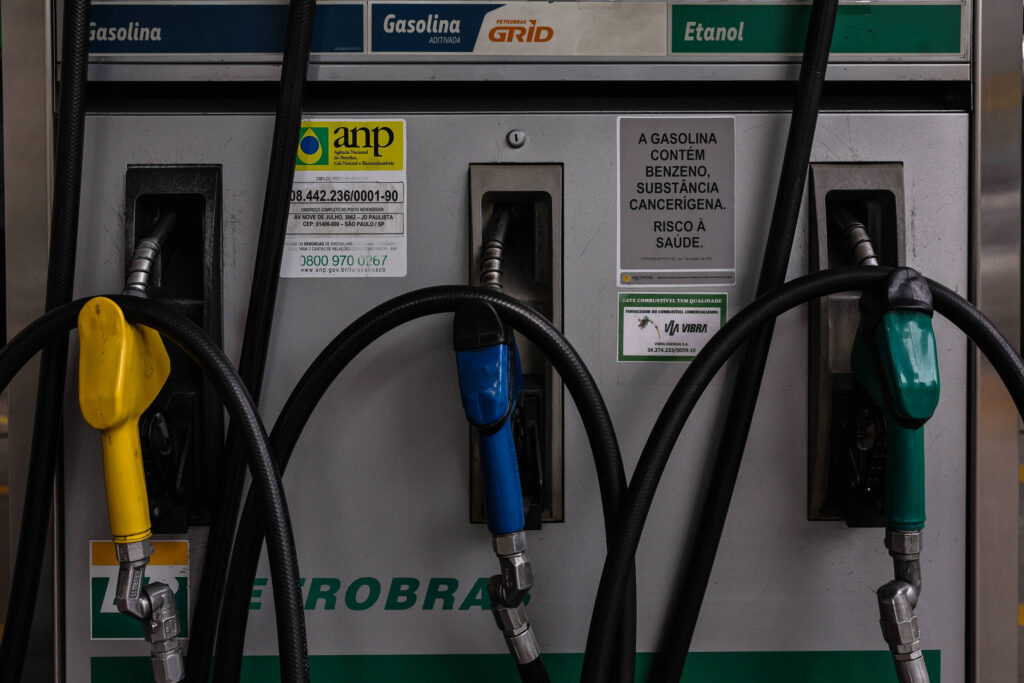 Preço do diesel recua pela sexta semana - 25/05/2026 - Economia