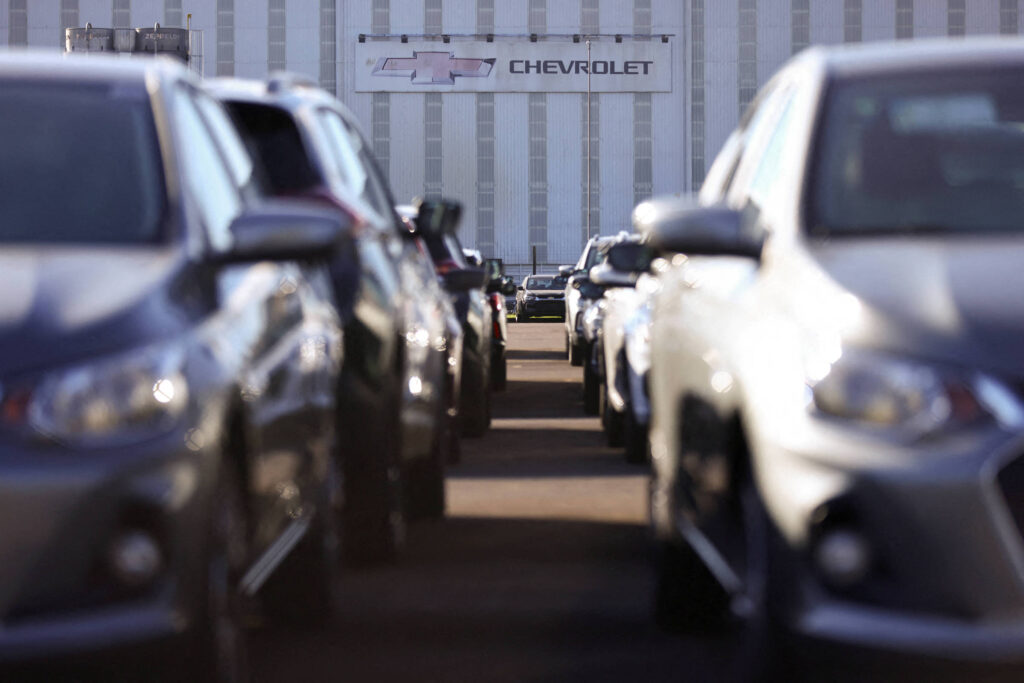 Produção e vendas de veículos no Brasil recuam em abril - 08/05/2026 - Economia
