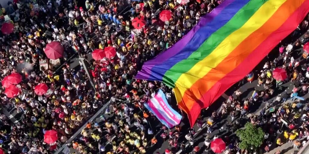 Caminhos da Reportagem aborda Pink money e o valor da diversidade