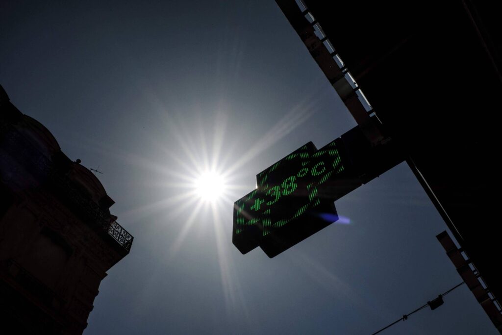 França prende pais de gêmeas que morreram em onda de calor - 30/06/2026 - Mundo