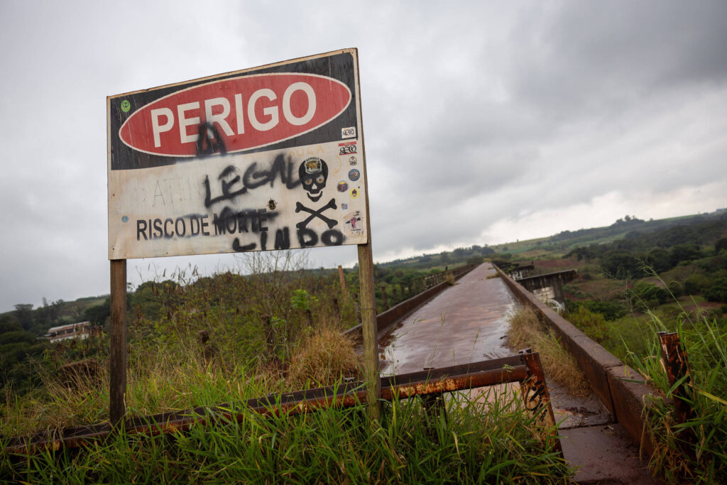 Governo pode derrubar ponte onde jovem morreu após salto - 15/06/2026 - Cotidiano