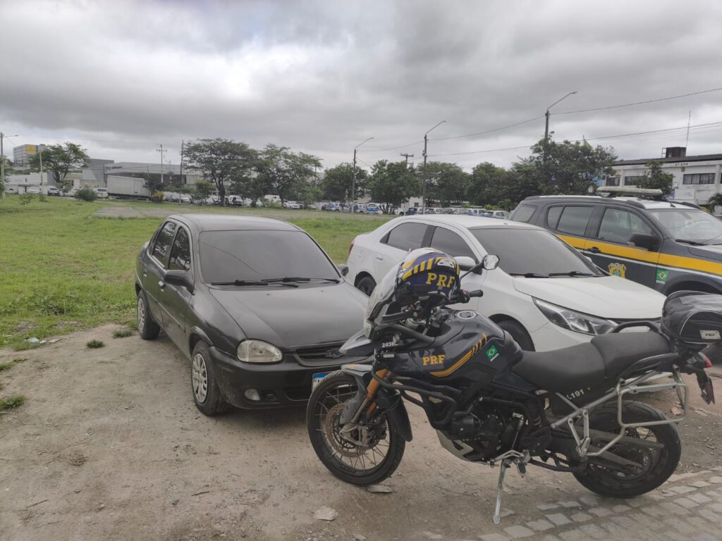 Homem compra carro roubado por R$8,6 mil e é detido pela PRF em Caruaru