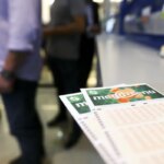 Mega-Sena acumula e prêmio principal vai para R$ 8 milhões