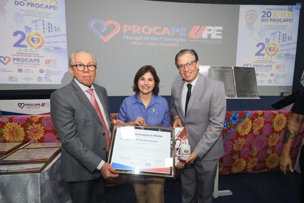Nos 20 anos do Procape, a vice-governadora Priscila Krause entrega novas salas de hemodinâmica do hospital