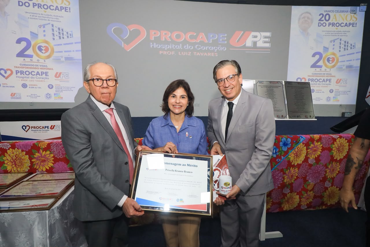 Nos 20 anos do Procape, a vice-governadora Priscila Krause entrega novas salas de hemodinâmica do hospital
