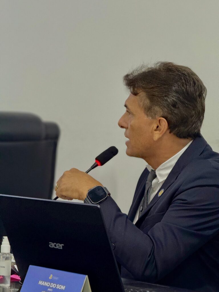 Vereador Mano do Som apresenta projeto para fortalecer o futebol de várzea e os campos comunitários em Caruaru