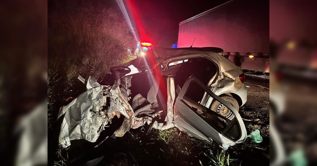 Batida frontal com carreta mata idoso, adolescente e criança na BR-153 no Paraná
