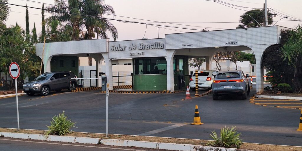 Bolsonaro pede autorização para receber Mileii na prisão domiciliar