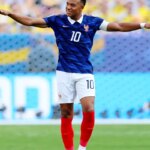 Com dois gols de Mbappé, França despacha Suécia e avança às oitavas