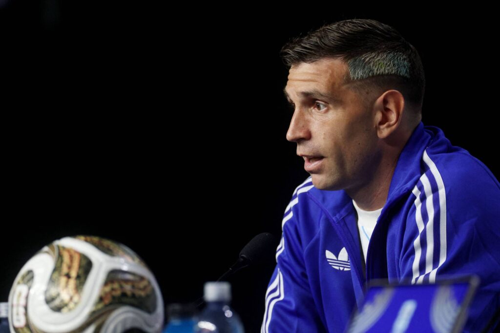 Goleiro da Argentina diz enfrentar dor todo dia na Copa - 18/07/2026 - Esporte