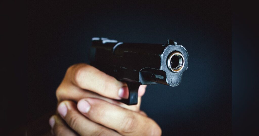 Homem é preso após efetuar disparos de arma de fogo em frente a bar em Arapongas