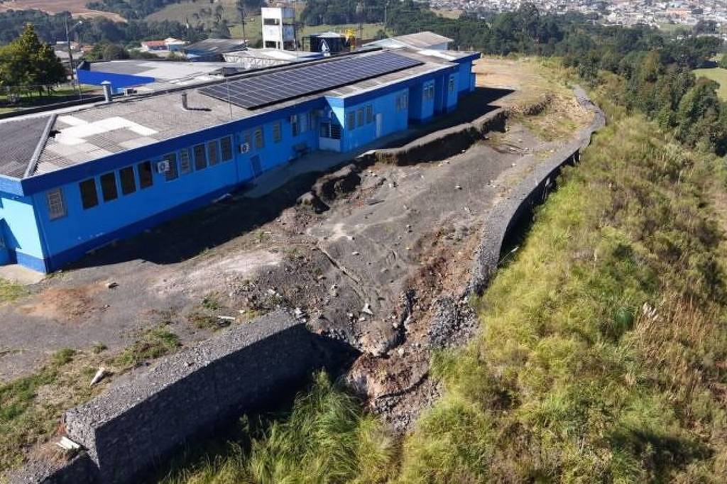 Hospital interditado em SC tem risco de deslizamento - 05/07/2026 - Cotidiano