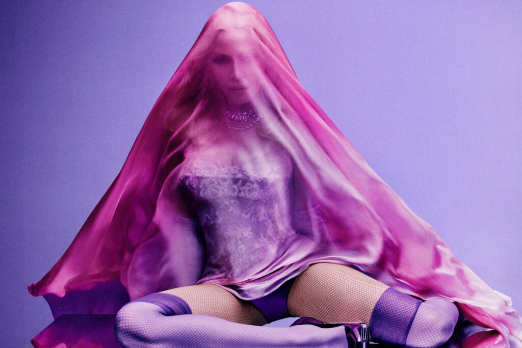 Madonna alcança topo das paradas com 'Confessions II' - 12/07/2026 - Ilustrada