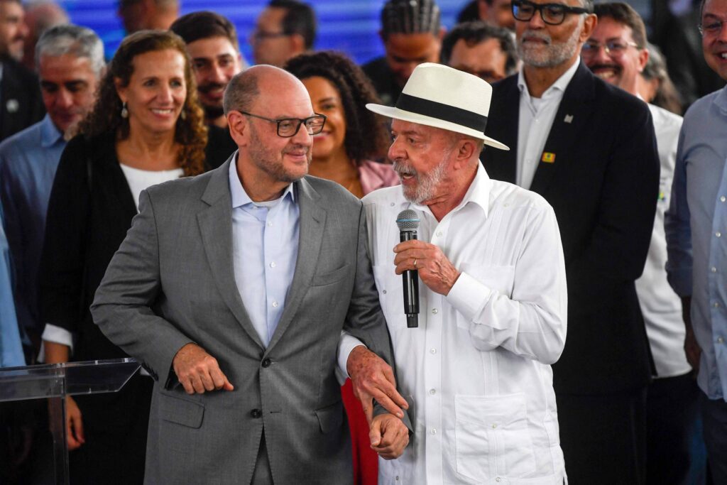 Ricardo Couto chora em evento com Lula no Rio - 17/07/2026 - Política