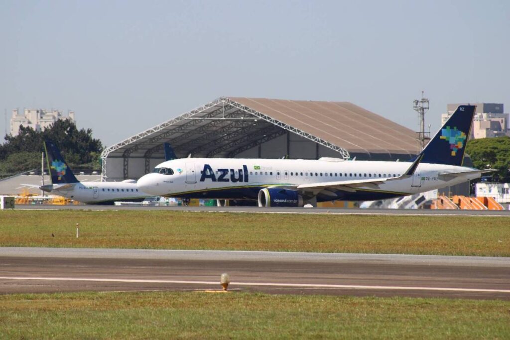 Azul encerra 2º tri com prejuízo de R$ 1 bilhão - 14/08/2026 - Economia