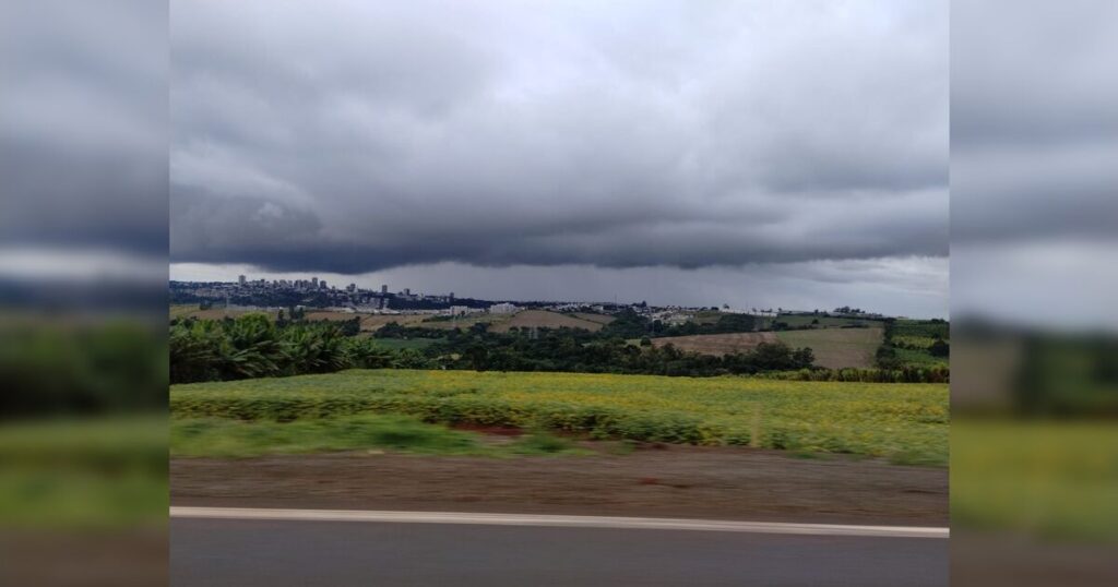 Chuva e vento forte marcam a sexta-feira em Apucarana e região