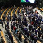 Congresso deve decidir sobre "taxa das blusinhas" nesta segunda