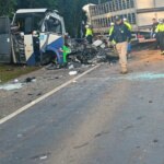 Corpos das vítimas de acidente no Paraná são retirados da pista