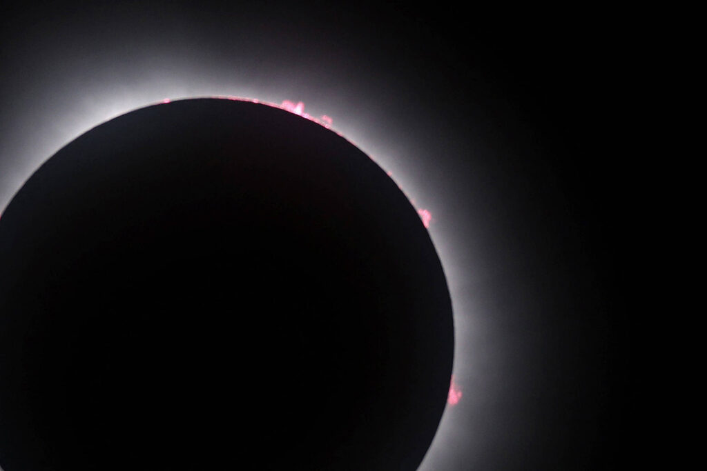 Eclipse solar total do dia 12 terá totalidade de 2 minutos - 10/08/2026 - Ciência