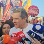 Fernando Haddad (PT) em caminhada no Capão Redondo