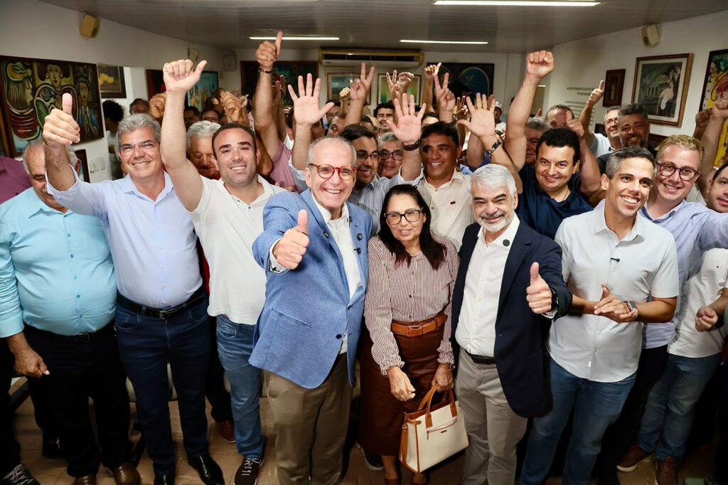 Humberto Costa recebe apoio de Fernando Dueire e mais de 40 prefeitos