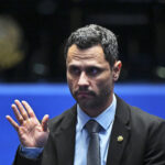 MG: Candidatura de Cleitinho põe direita em curto-circuito - 10/08/2026 - Encaminhado com Frequência