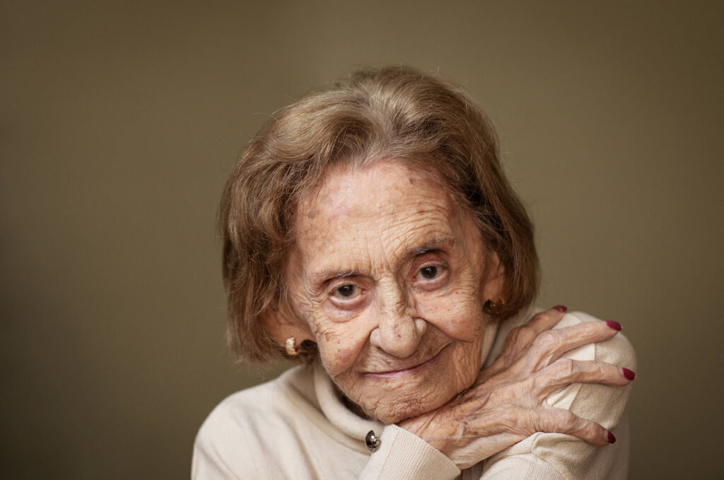 Morre Laura Cardoso, 98, atriz que deu rosto e voz à ficção - 18/08/2026 - Ilustrada