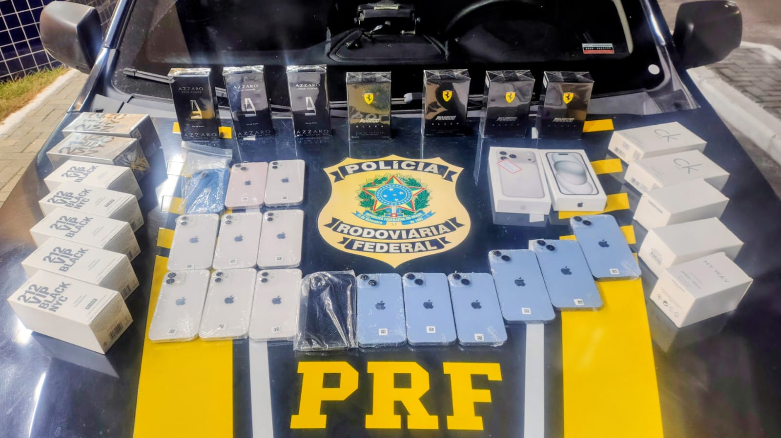 PRF apreende smartphones e perfumes importados sem nota fiscal em Garanhuns