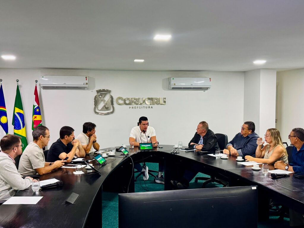 Prefeito Rodrigo Pinheiro se reúne com o Sesc e comissão para alinhar mudança da Feira do Paraguai