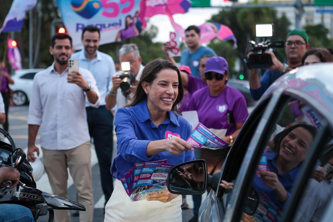 Raquel Lyra ganha as ruas do Recife em panfletaço e destaca investimentos na saúde