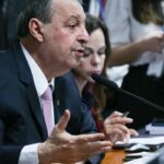 Relator da CCJ do Senado vota a favor da PEC do fim da escala 6x1