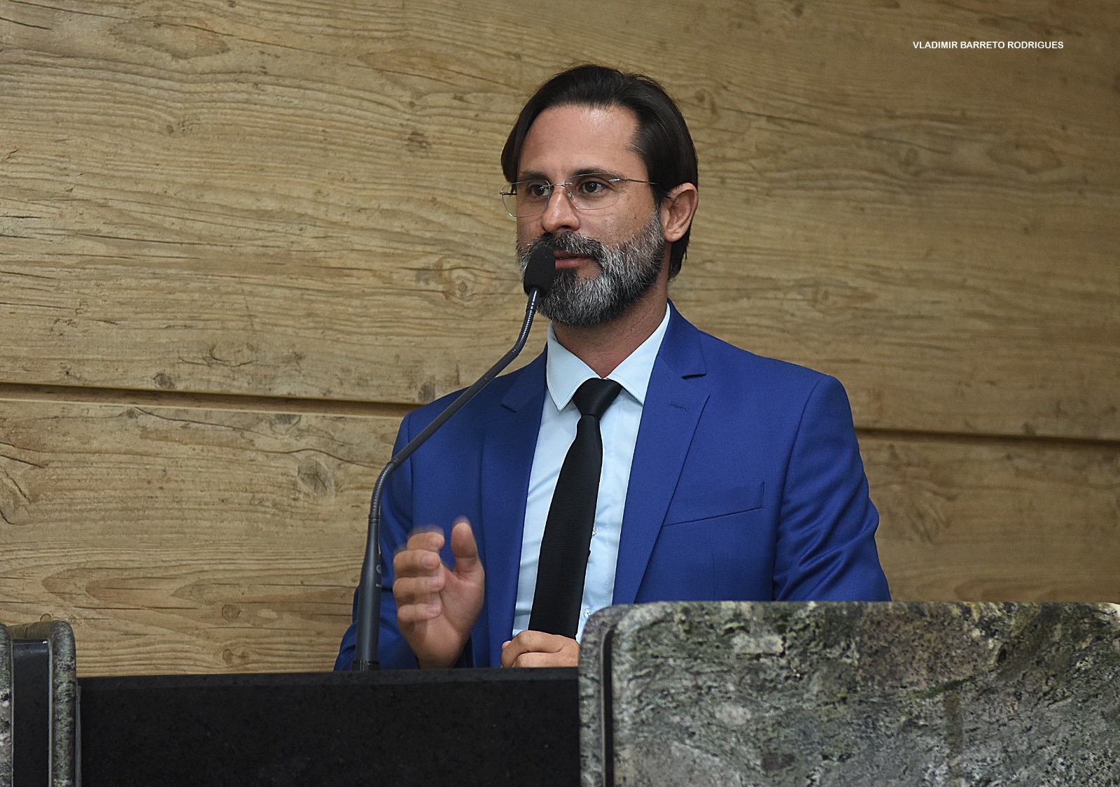 Renato Lyra propõe Carteirinha da Mãe Atípica para ampliar atendimento prioritário em Caruaru