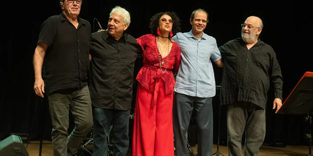 Repertório de Caetano Veloso embala show exclusivo na TV Brasil