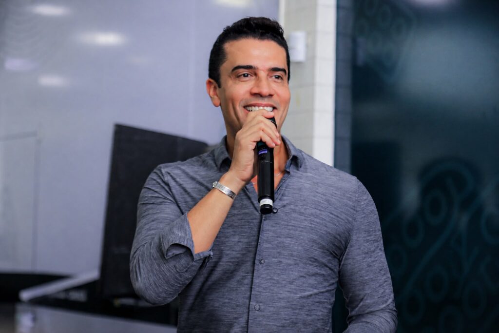 Rodrigo Pinheiro anuncia ônibus gratuitos aos domingos em Caruaru a partir do Dia dos Pais
