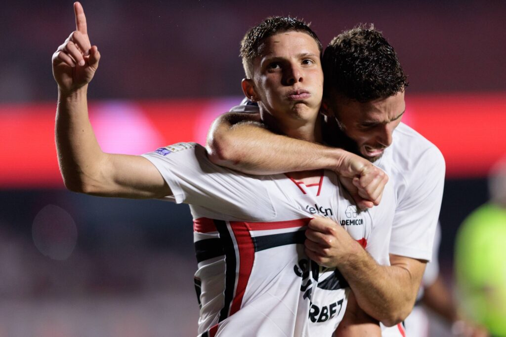 São Paulo vence o Bragantino e encerra jejum de 11 jogos - 29/08/2026 - Esporte