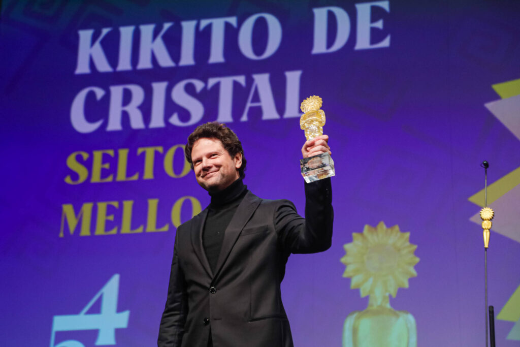 Selton Mello se emociona ao receber prêmio em Gramado - 20/08/2026 - Ilustrada