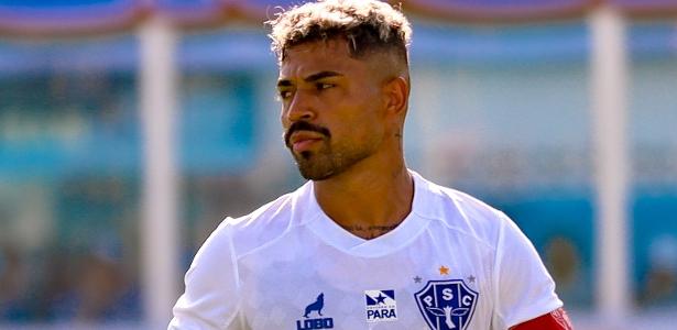 Marcinho em ação durante jogo do Paysandu na Série C do Brasileirão